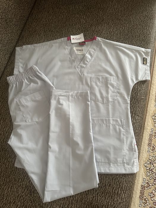 Продается новый женский хирургический костюм