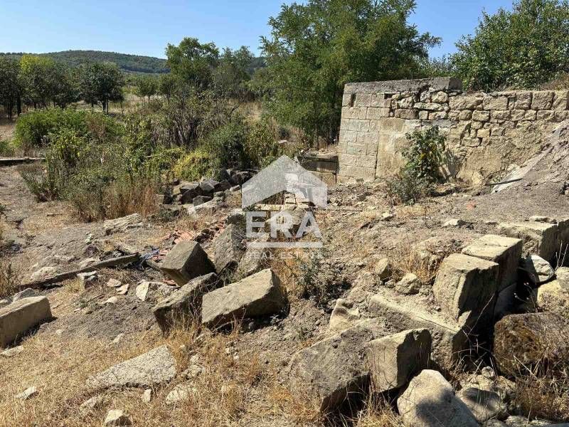 Ексклузивен  панорамен парцел с ток и вода за продажба в  с. Комарево,