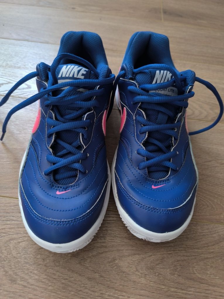 Nike, 38, за тенис или за кеф