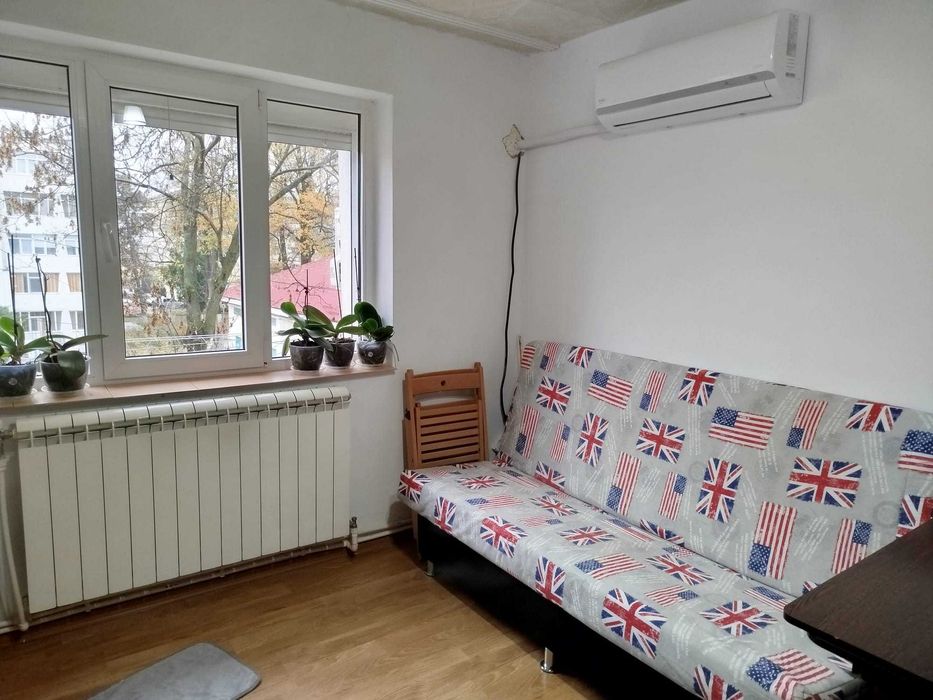 Vand apartament cu 3 camere semidecomandat