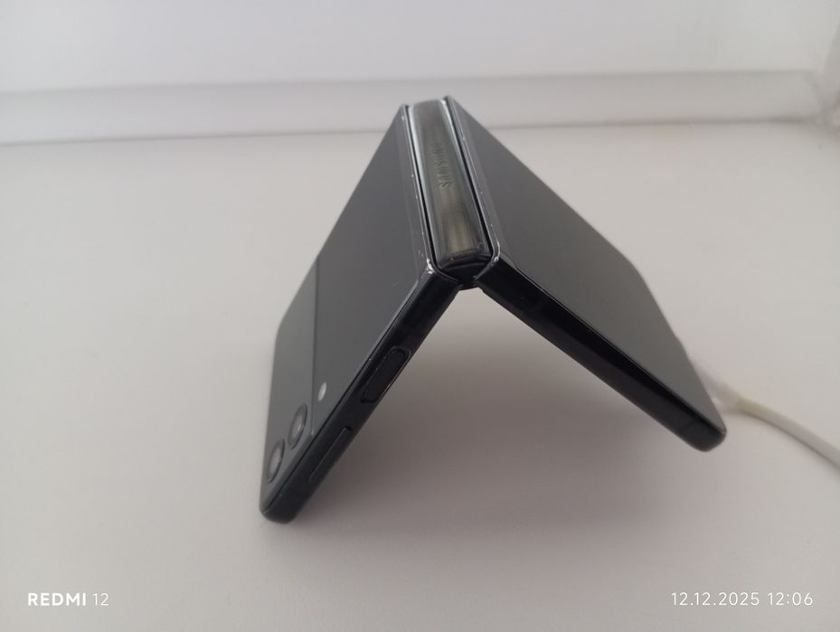 Продам samsung Flip 3