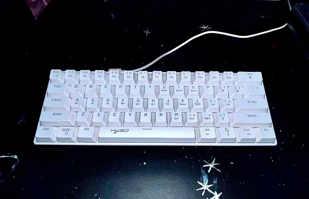 Игровая клавиатура Colorful V900 с RGB подсветкой