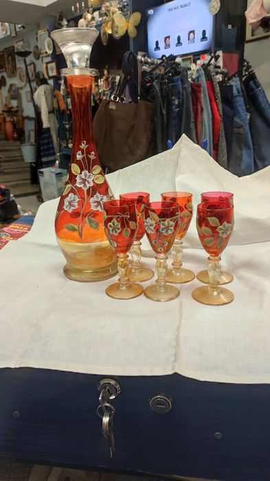 Сервиз шише с шест чаши