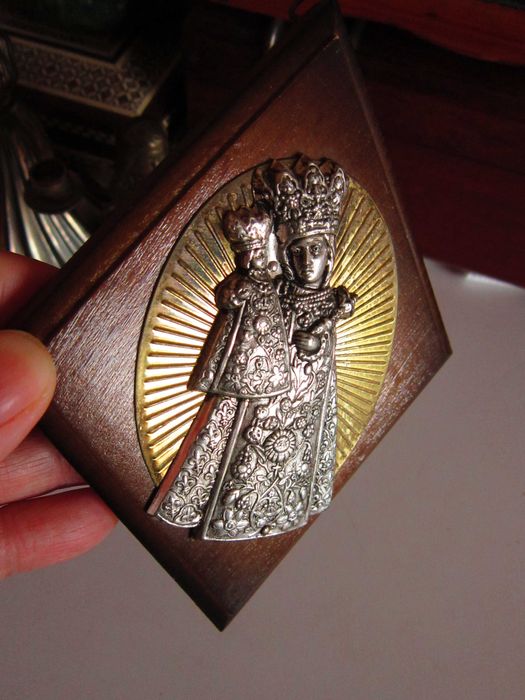 cadou deosebit rar Madonna Maria Franta 1970 handmade