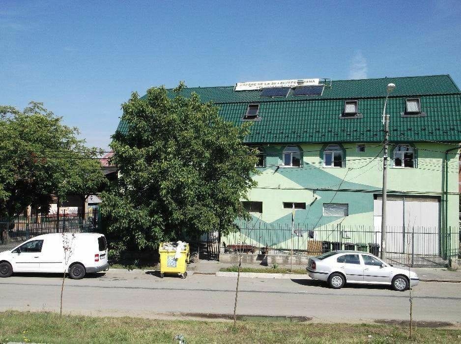Dau în chirie clădire  cu 2 etaje în Cluj-Napoca