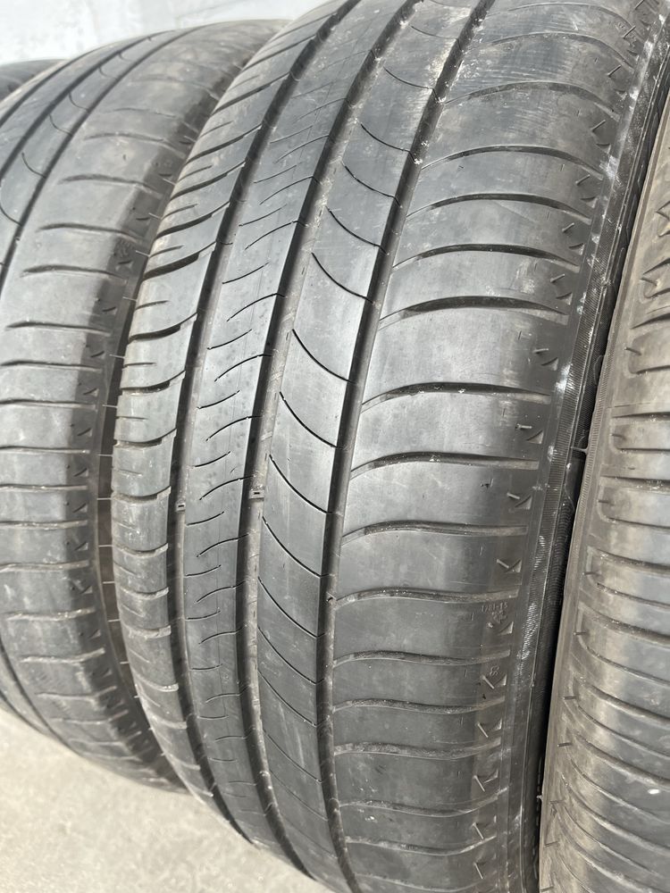 4 бр. летни гуми 205/55/16 Michelin DOT 4016 2x6 mm 2x5 mm