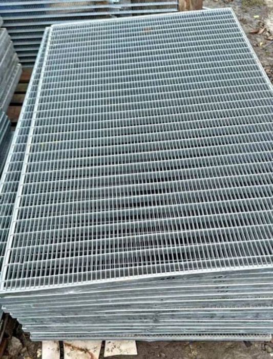Grilaje zincate trepte zincate