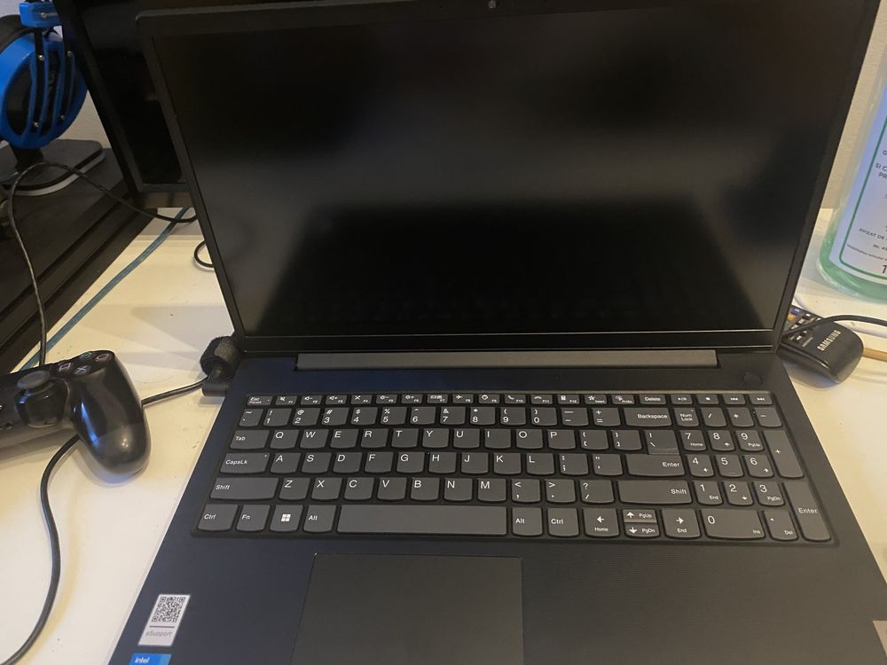 Laptop Lenovo V15 G2 ITL cu procesor Intel® Core™ i3