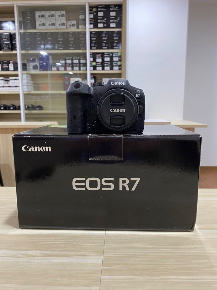 Canon EOS R7 24-105 kit