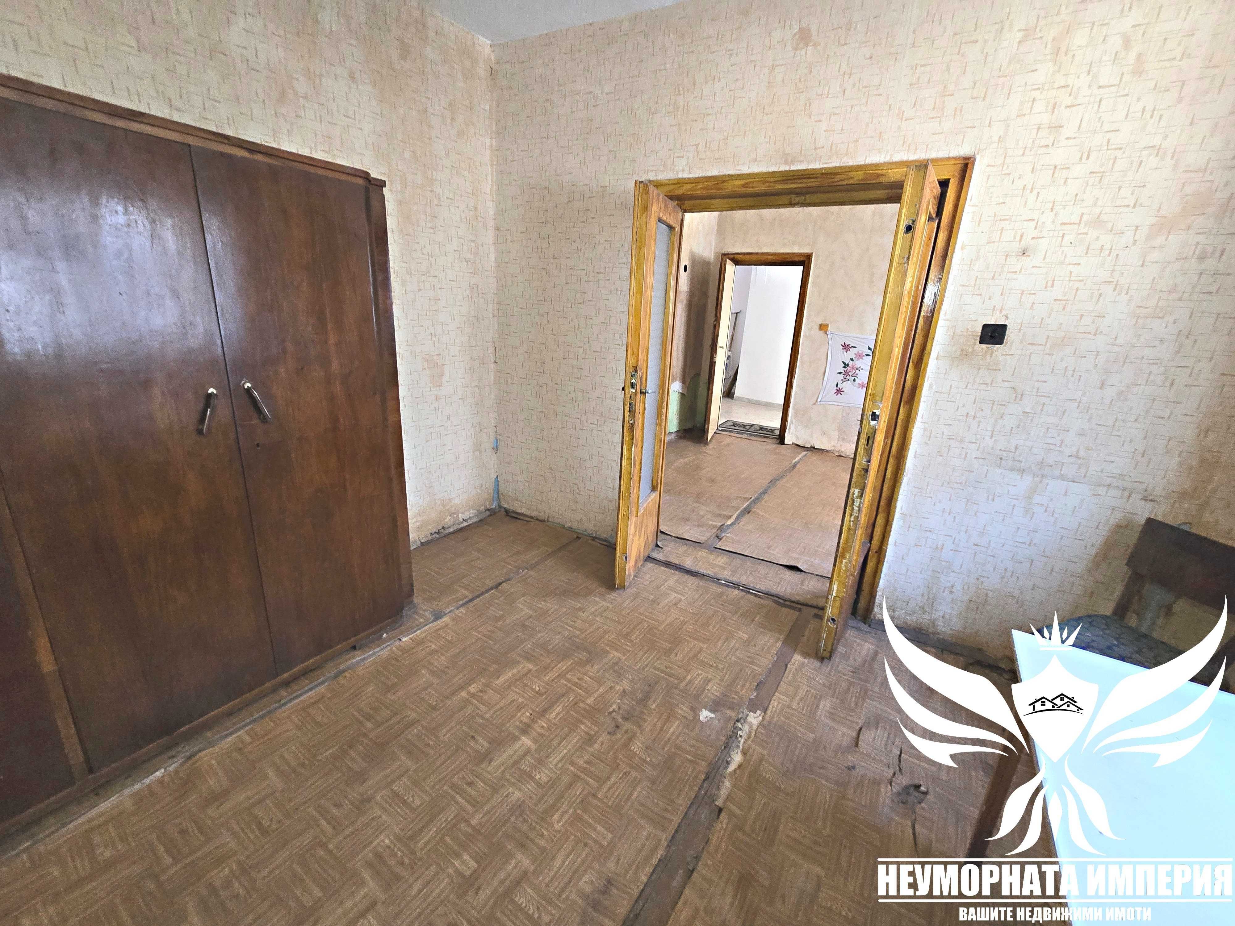 Продавам двуетажна къща РЗП 140кв. и 95кв.м. двор в гр.Асеновград