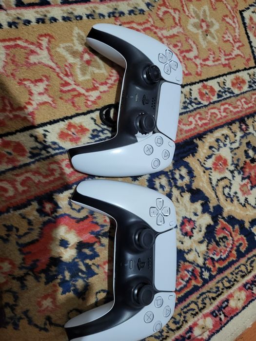 PS5 DualSense — комплект 2 шт, не работают