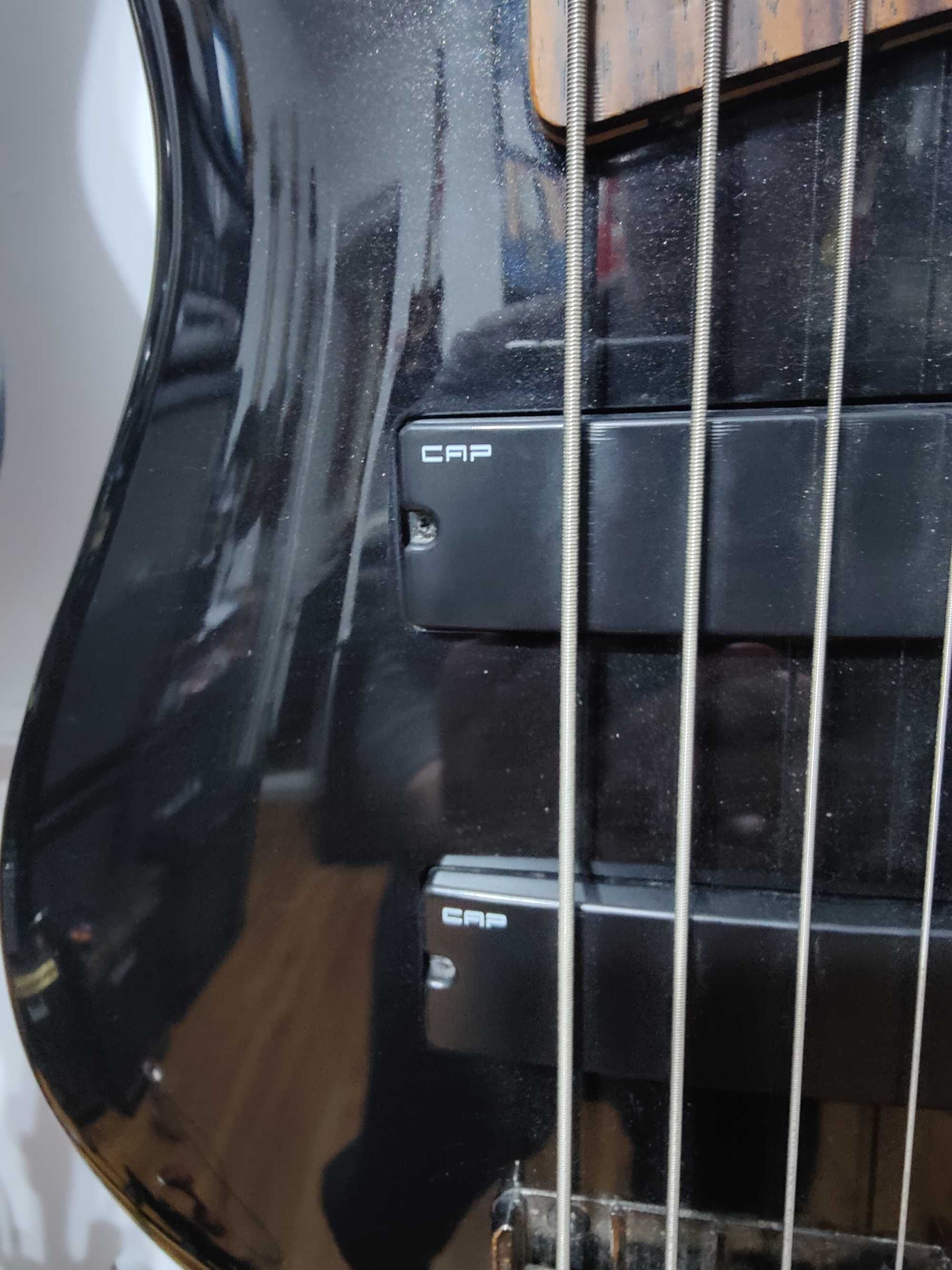 Chitara bass Ibanez SR 300 , activ ,4 corzi