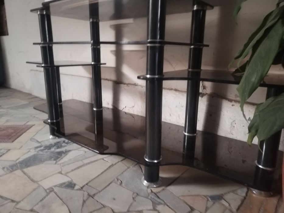 Oynali telvizor qoyadigon