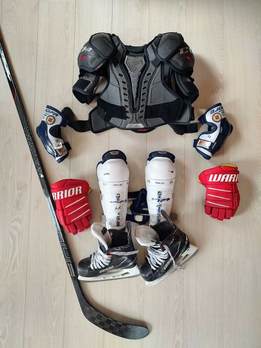 Кънки, стик, протектори - хокейна екипировка за дете - 10-11 години