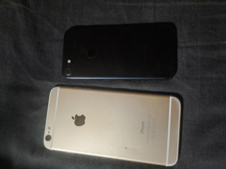 Vand 2 iphone de piese