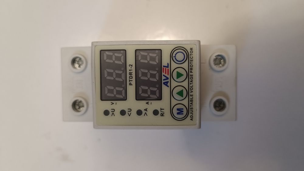 Реле напряжения с двойным дисплеем