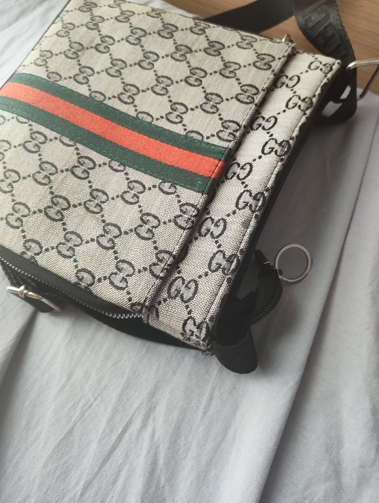 Gucci чанта с проблем