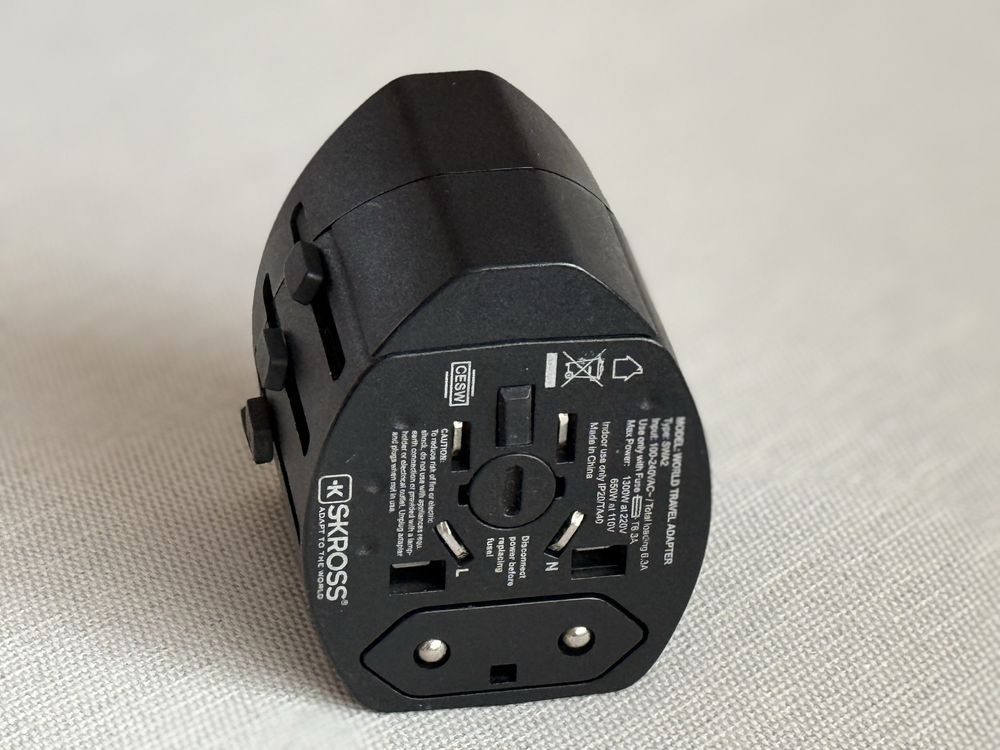 Adaptor incarcator universal priza de calatorie Skross