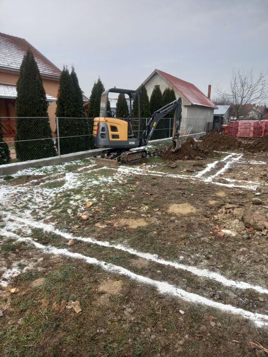 Lucrări cu miniexcavator