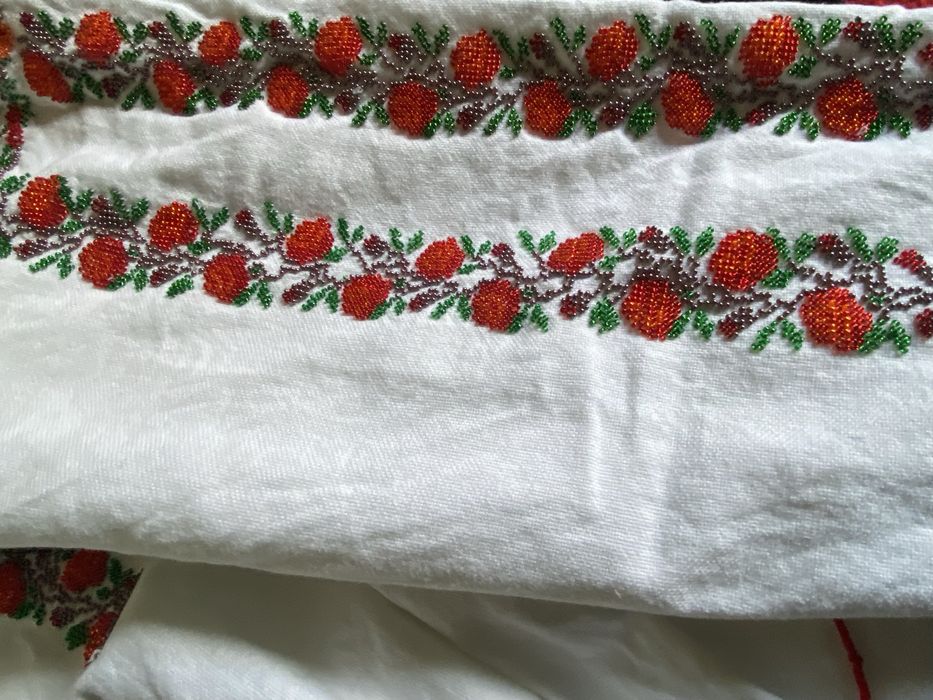 De vanzare camasi cusute cu margele