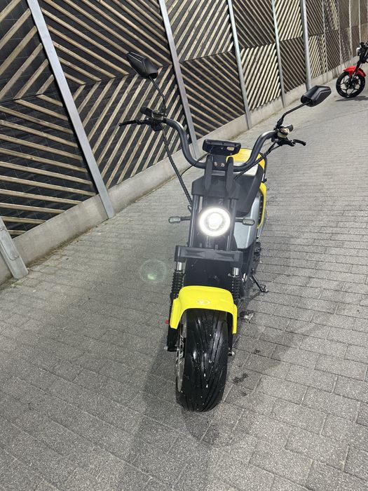 scuter electric moped