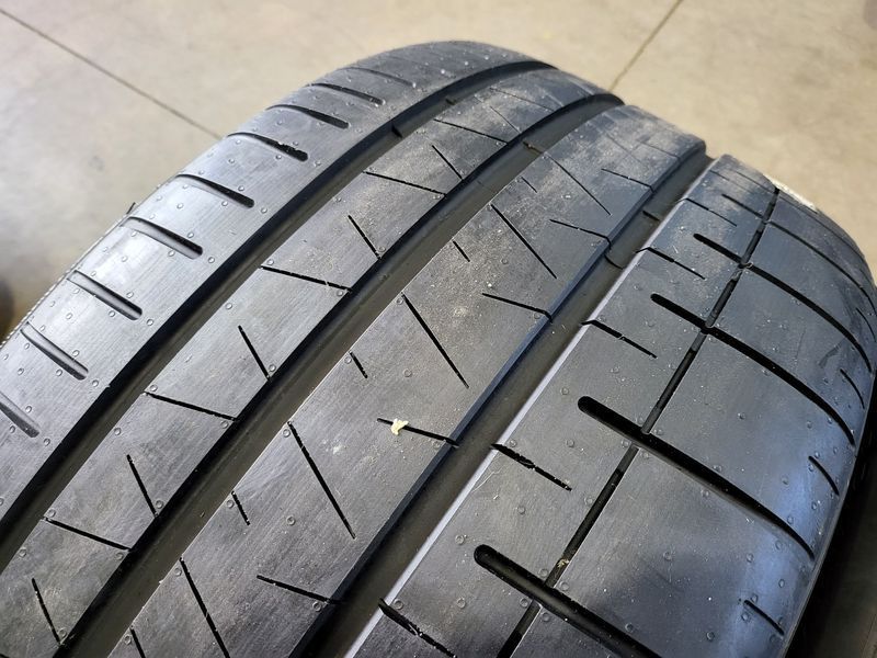 325/35/22 PIRELLI 2бр