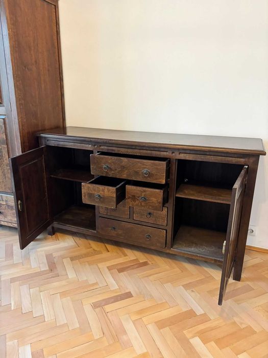 Bufet din lemn masiv – stil rustic, elegant și foarte încăpător