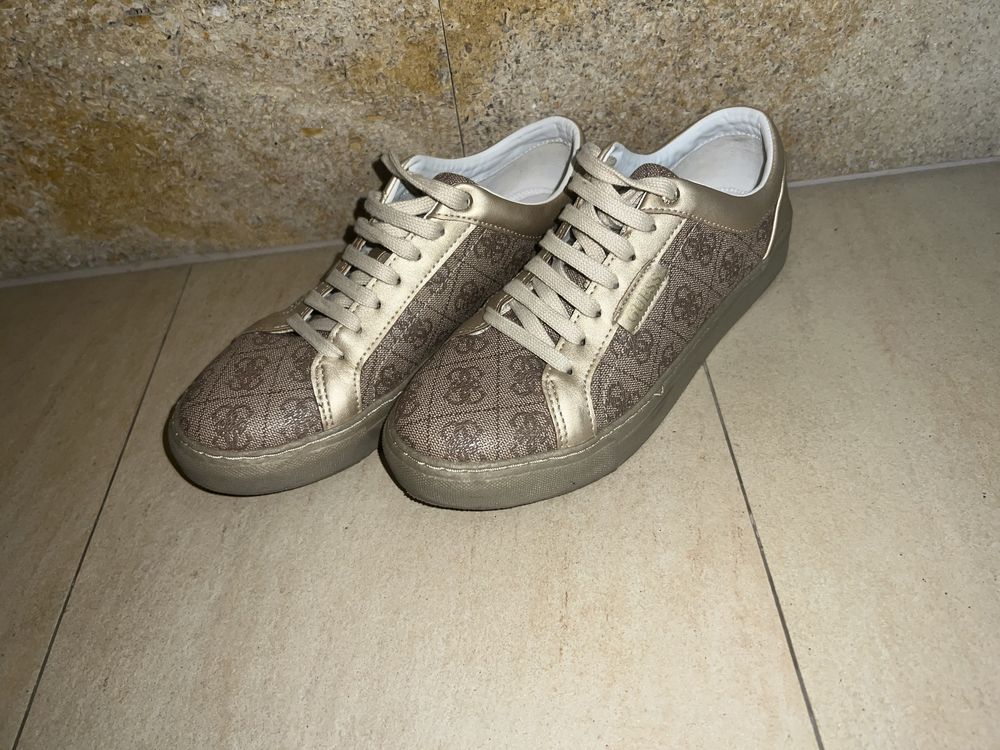 Дамски кецове Guess