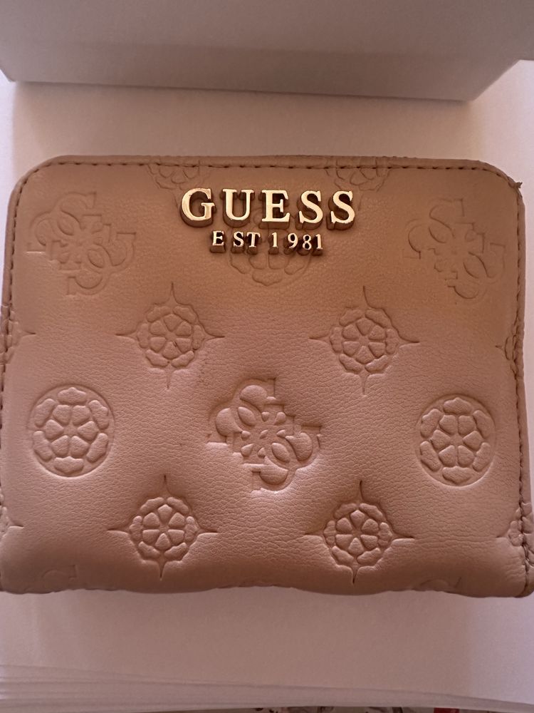 Дамско портмоне Guess