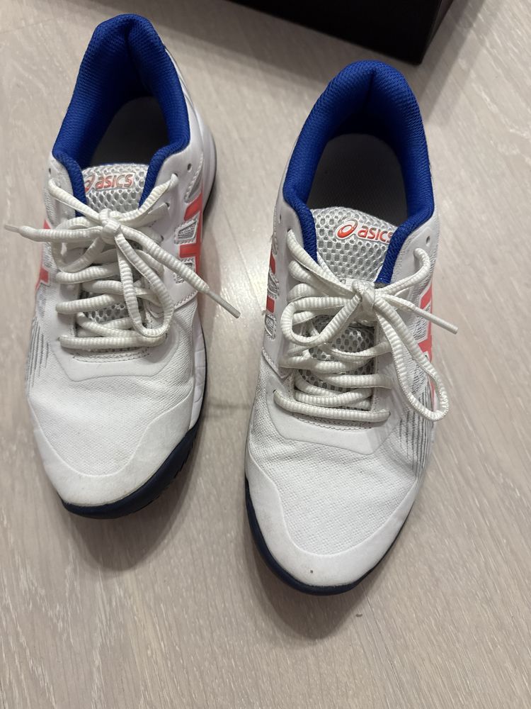 ASICS спортна нова удобна обувка