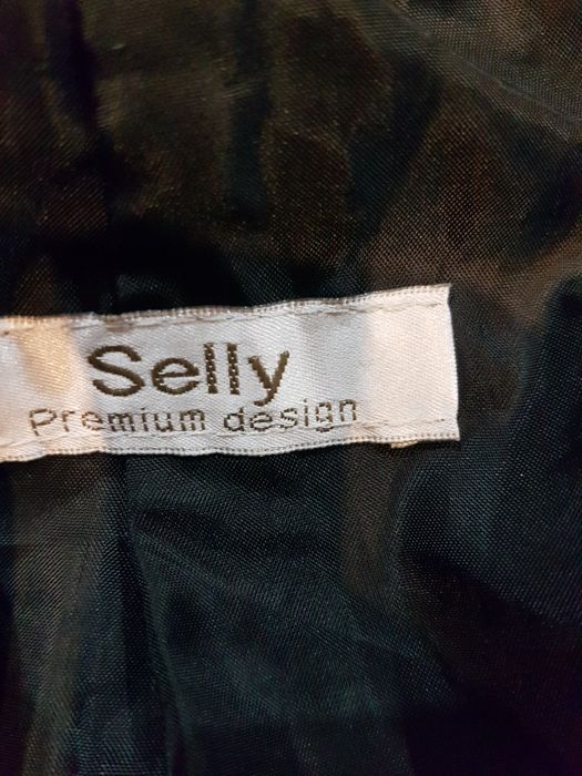 Hainuta la doar 35 lei