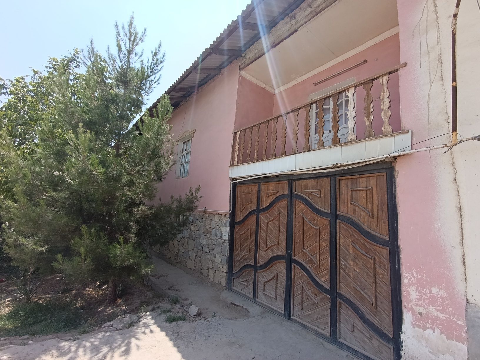Navoiy eski shahar Argʻunda 6 soʻtixli hovli sotiladi