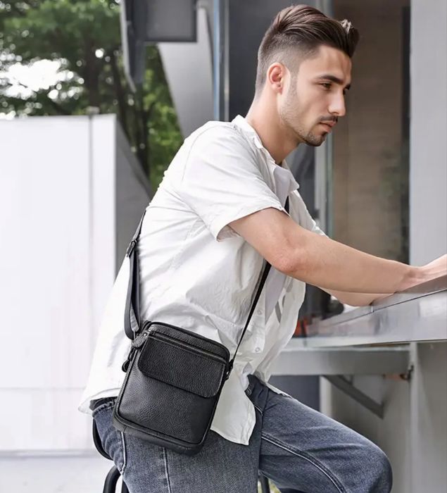 Мъжка компактна кожена чантичка с капаче /Гланцова черна естест. кожа!