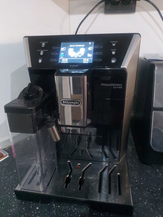 Продавам  Delonghi  Prima Donna  Class