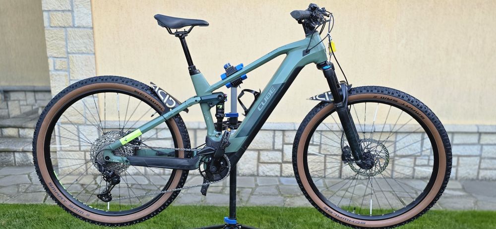 E-bike Bicicleta electrica CUBE full-suspension
