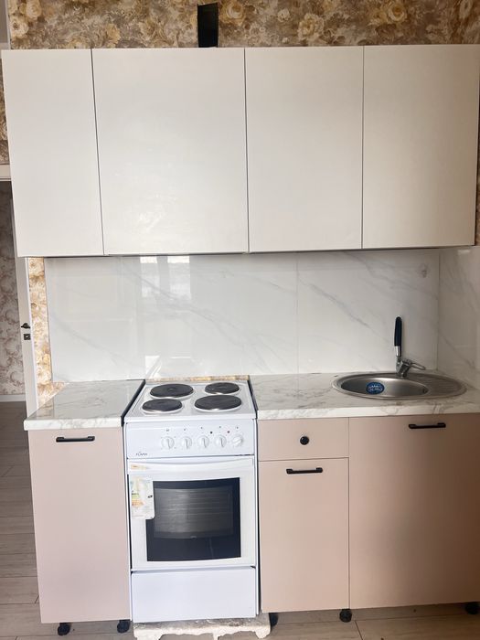 Продам куханный гарнитур с плитой вместе