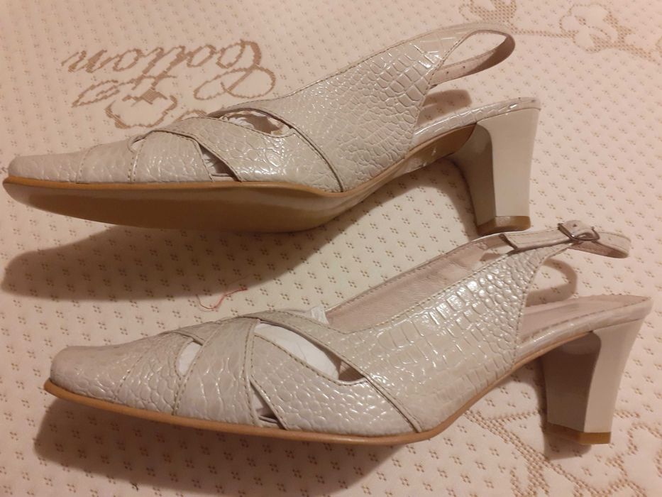 Pantofi sanda cu toc gros