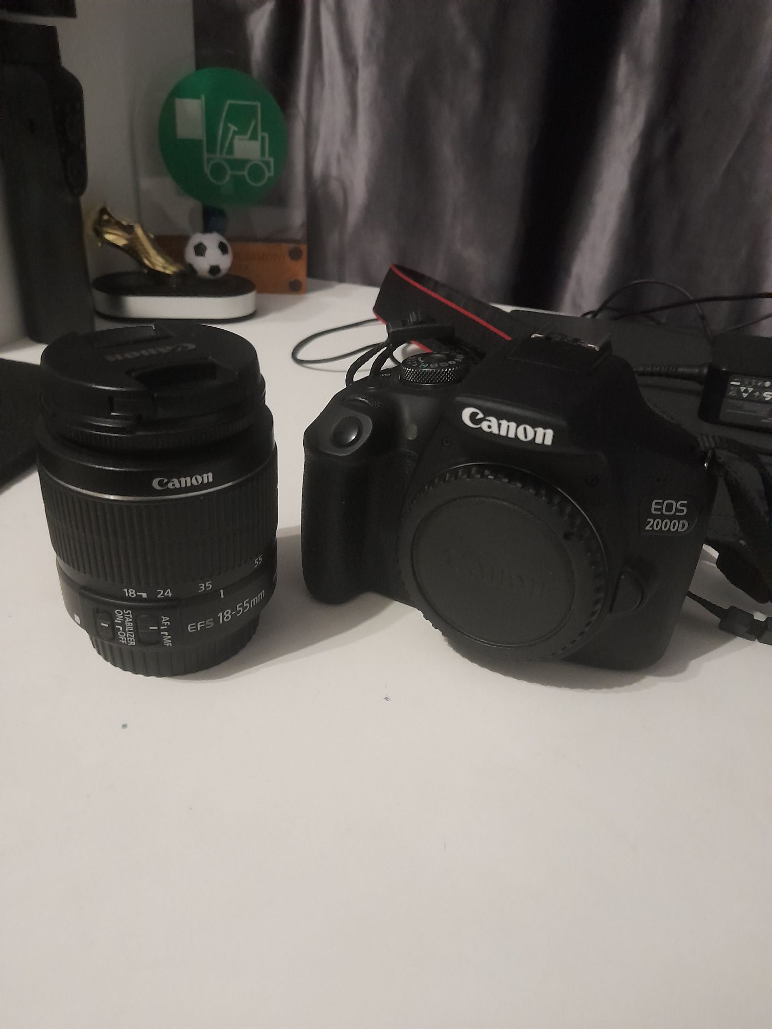 Canon EOS 2000D Kit EF-S 18-55 IS II черный зеркальный фотоаппарат