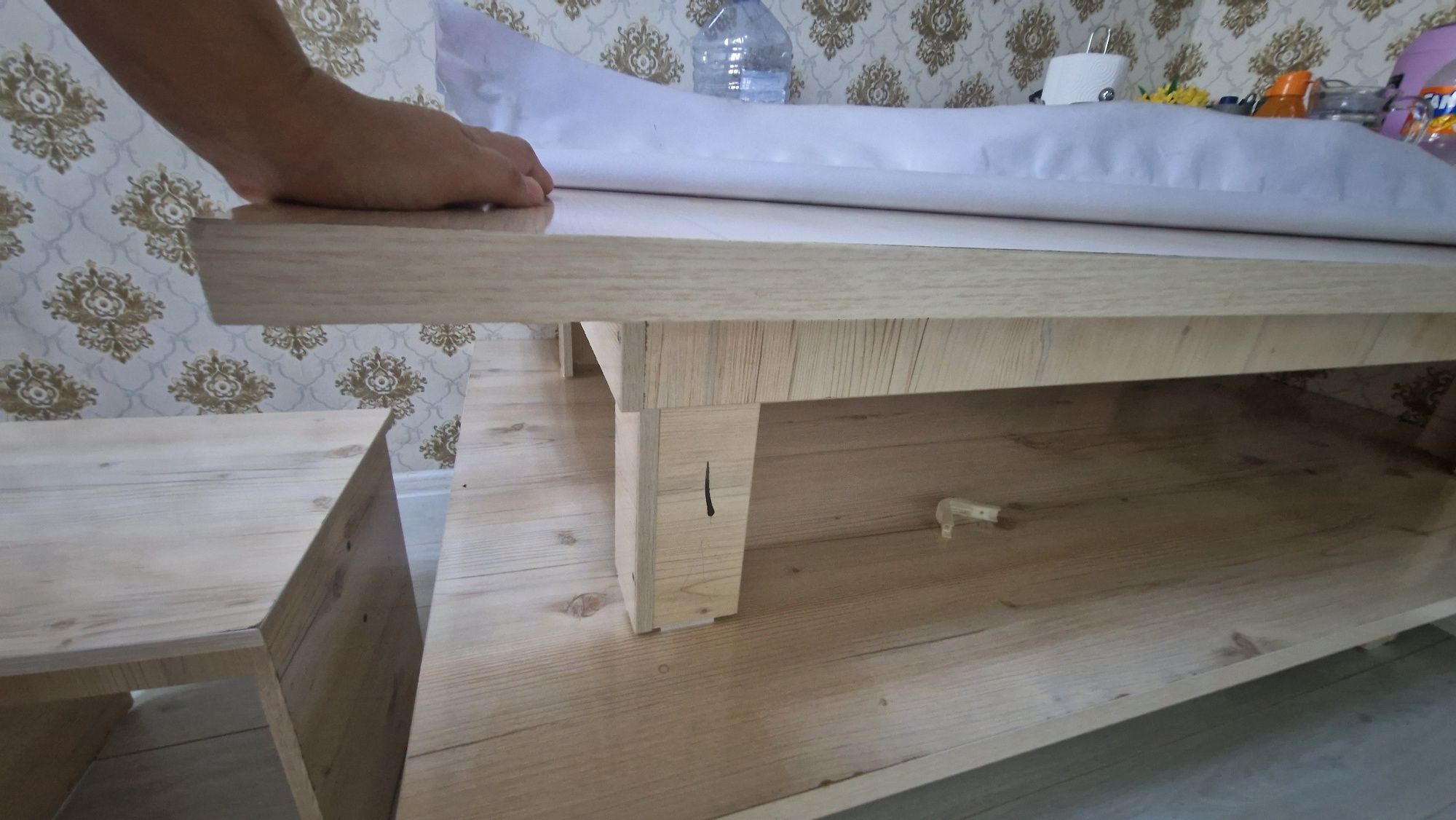 Продается срочно стол