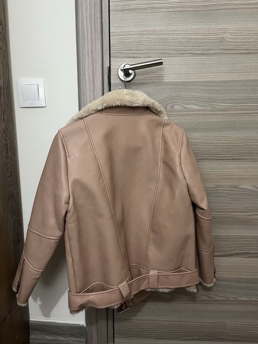 Geaca din imitatie de piele roz cu blana