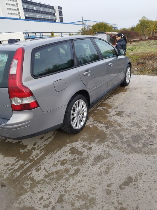 Продавам volvo v50