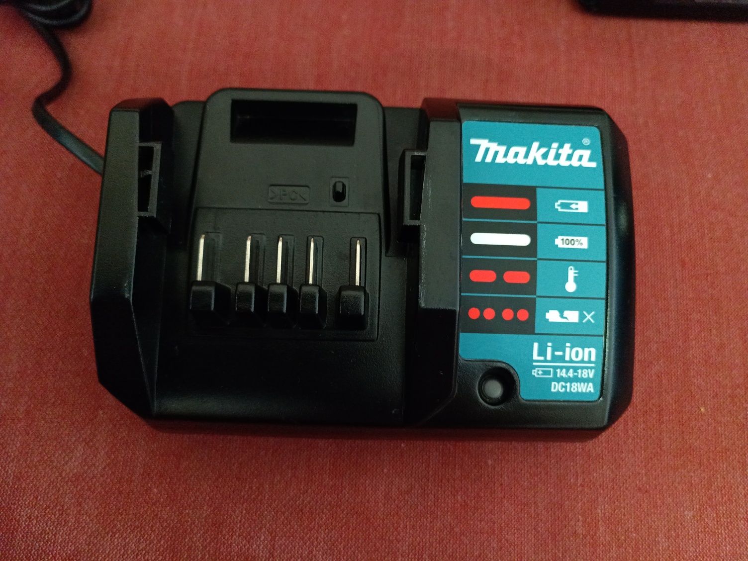 Шуруповёрт Makita DF457DWE- 18V