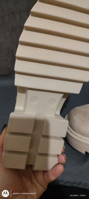 Дамски велурени боти