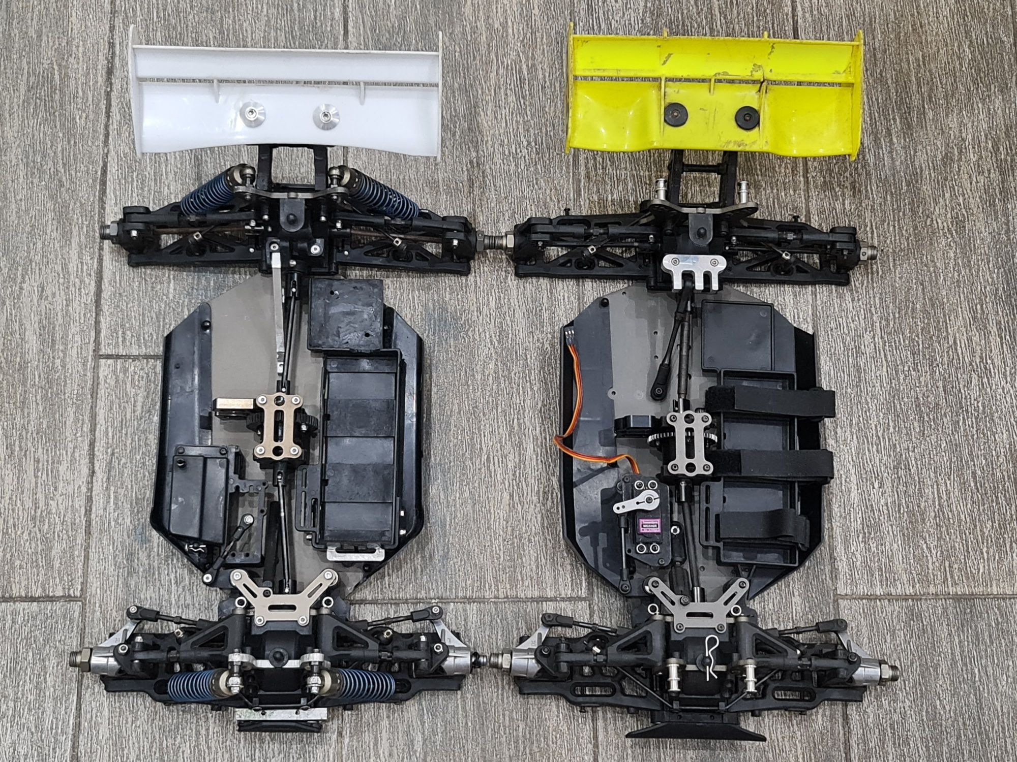 Ofna lx one buggy два броя бъгита 1/8 шасита с резервни части