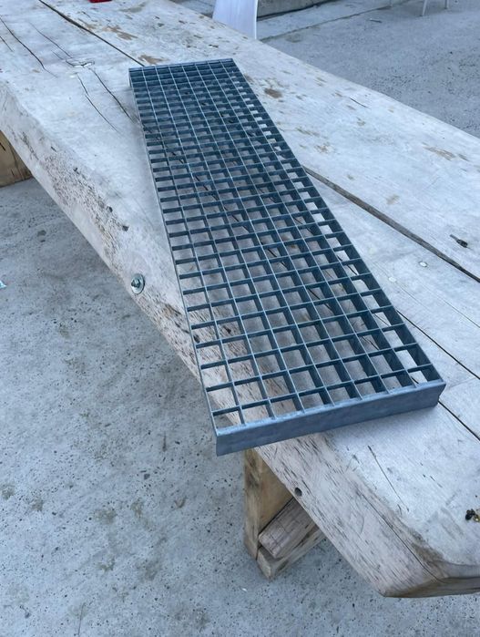 Trepte metalice zincate
