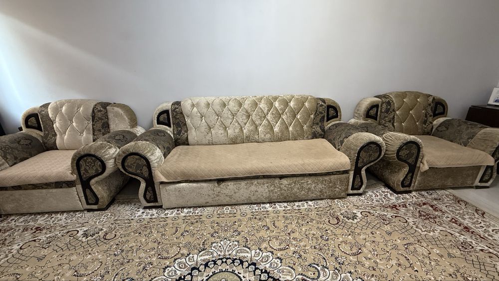 Диван и два кресла