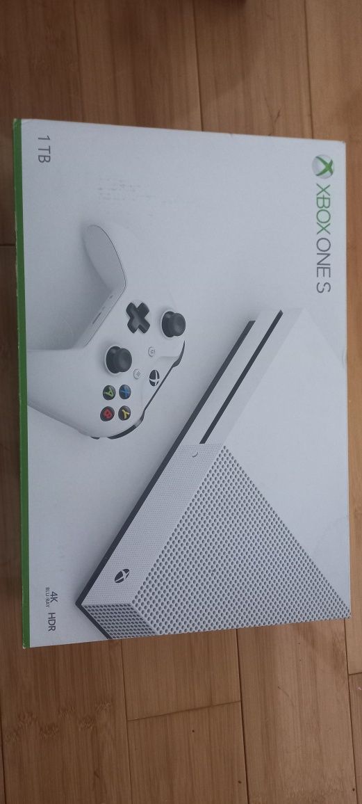 Cutie xbox one s in stare foare buna