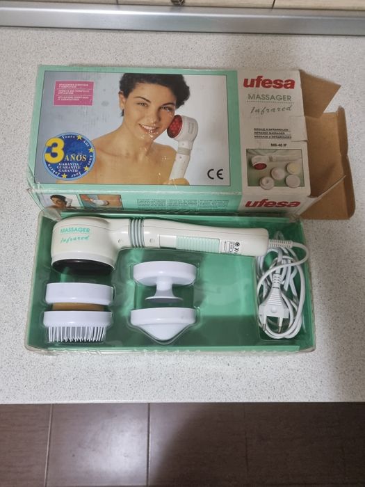 Vând aparat de masaj