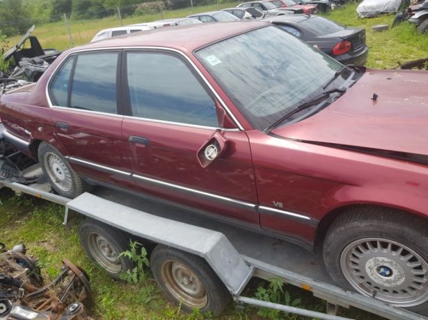 Dezmembrez Seria 7 E32 30 V8 1992 cutie manuală pompă sevofrana V8 e34