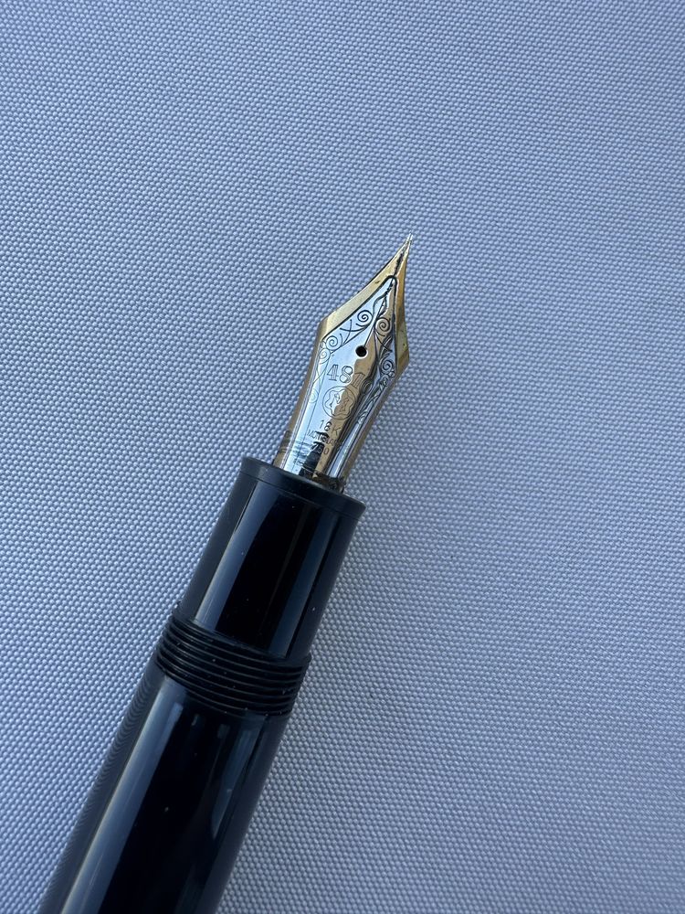 Stilou Mont Blanc cu penita aur 18 k